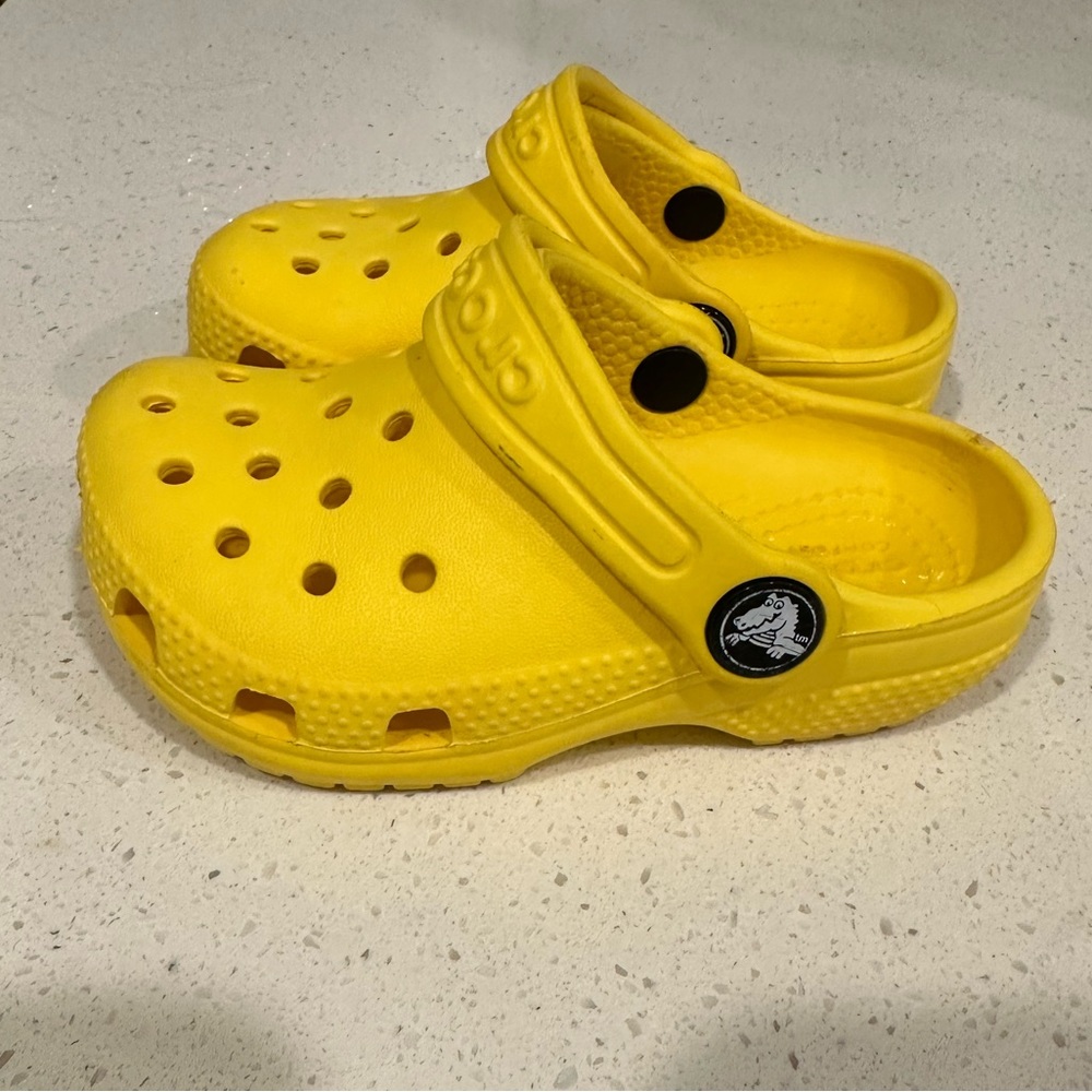 Yellow crocs kid toddler c7 clogs